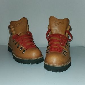 Danner Mountain Light Cascade Vibram Hiking Boots